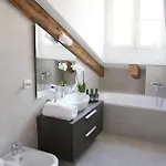 Daire Day&night Luxury Apartment, 2 Bedrooms, Terrace, Jacuzzi Outdoor, Parking Trieste