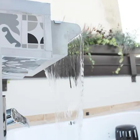 Daire Day&night Luxury Apartment, 2 Bedrooms, Terrace, Jacuzzi Outdoor, Parking