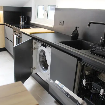 Daire Day&night Luxury Apartment, 2 Bedrooms, Terrace, Jacuzzi Outdoor, Parking Trieste