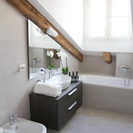 Daire Day&night Luxury Apartment, 2 Bedrooms, Terrace, Jacuzzi Outdoor, Parking Trieste