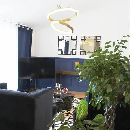 Daire Day&night Luxury Apartment, 2 Bedrooms, Terrace, Jacuzzi Outdoor, Parking